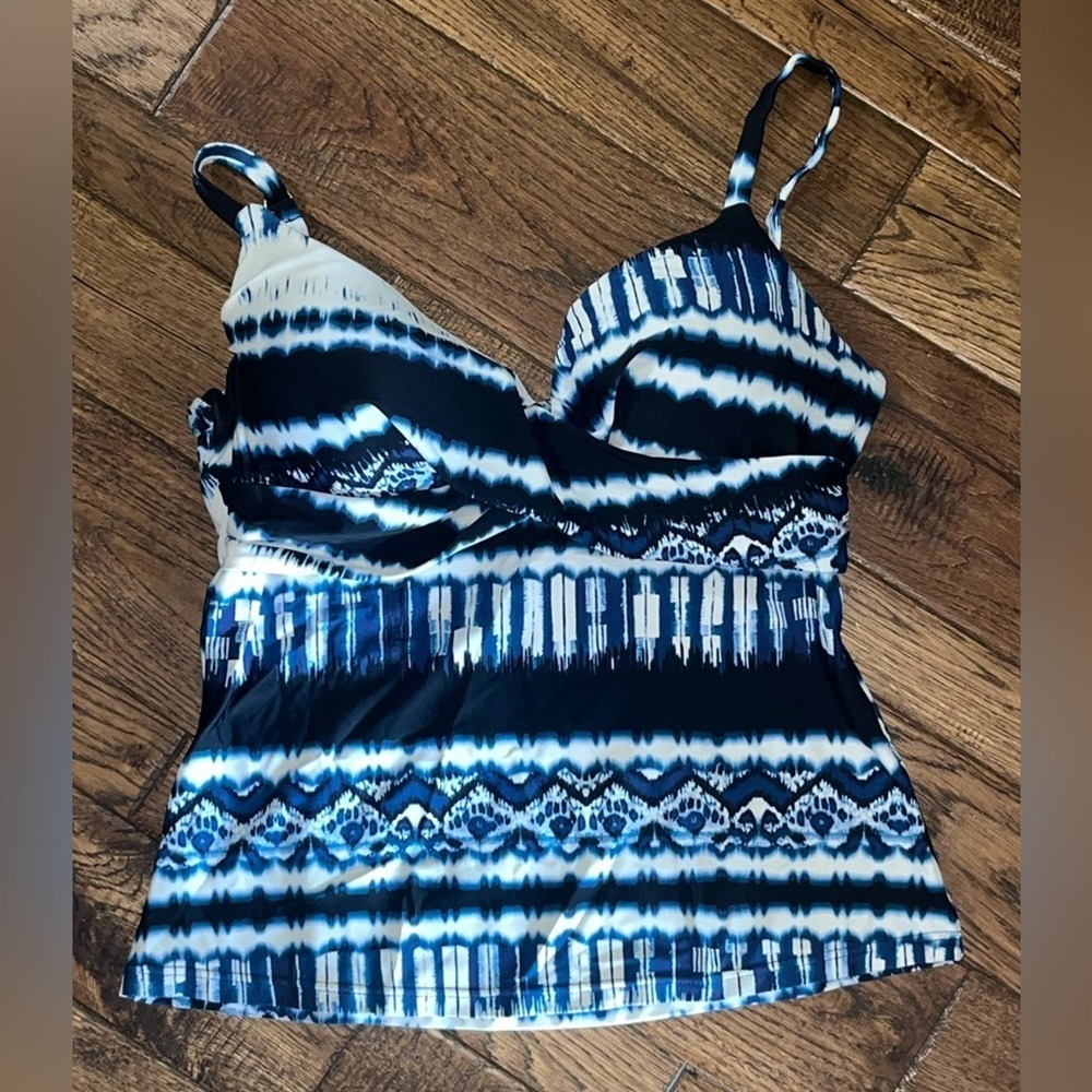 Women’s Tankini swim top padded and wired adjustable straps | Size 8